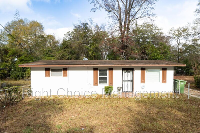 Columbus House: 5847 Forrest Rd