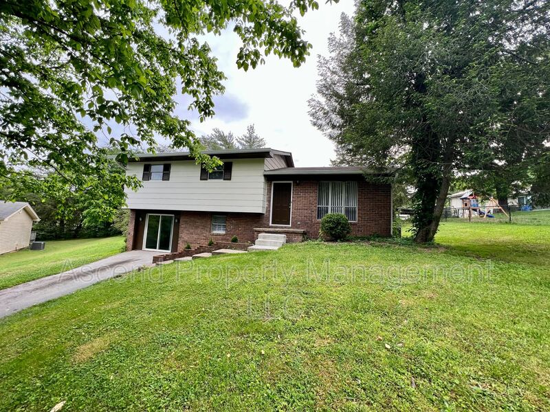 Hixson House: 903 Valerie Ln