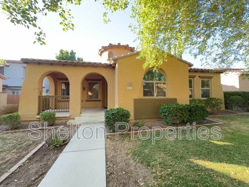 Buckeye House: 20877 W Court St