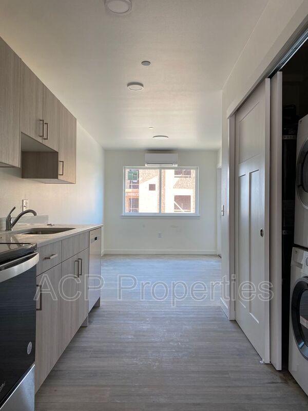 Request a Viewing for 665 E Badger Rd, 108 Tenant Turner