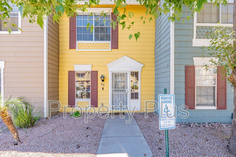 Chandler Townhome: 1970 N Hartford St