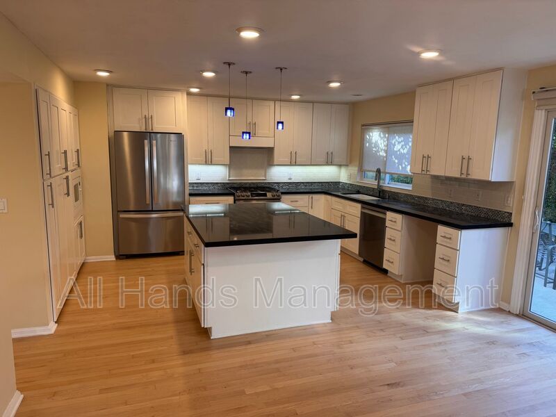 Manhattan Beach House: 516 Francisco St