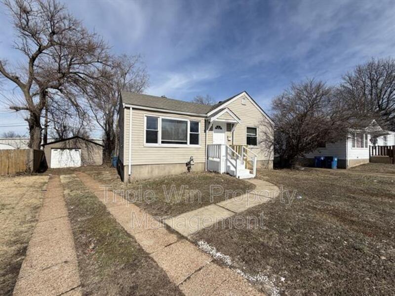 Saint Louis House: 8333 Whitewater Dr