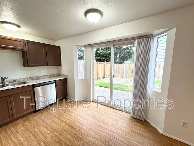 Lynnwood House: 2720 204th ST SW