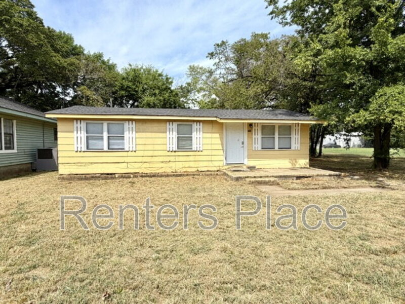 Claremore House: 905 North Owalla Avenue