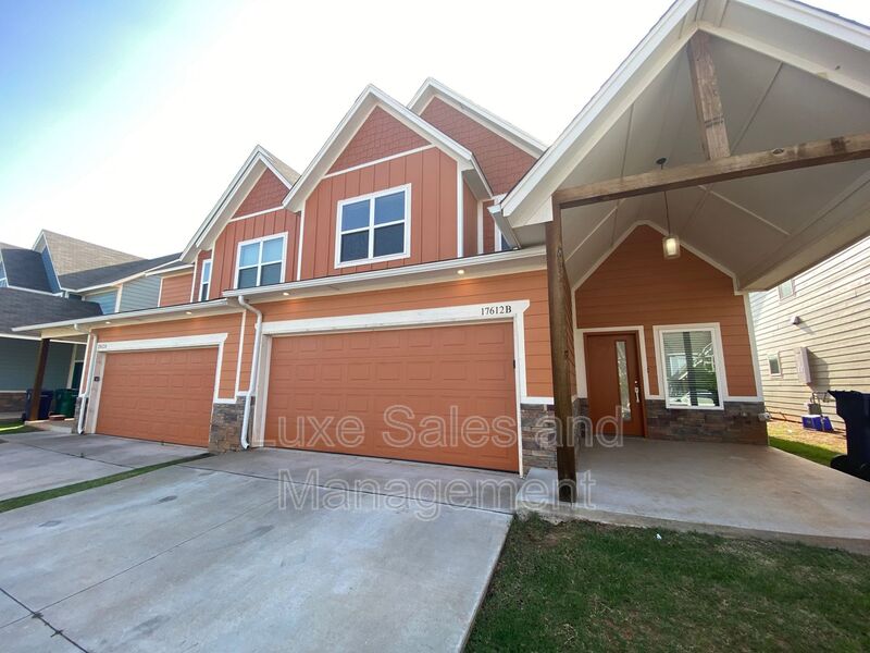 Edmond Condo: 17612 Hampton Park Dr