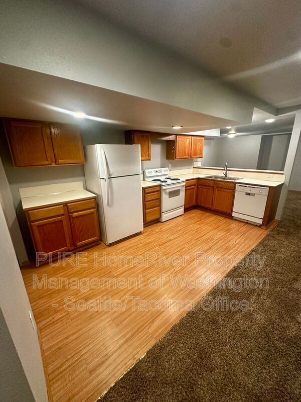 Tacoma Condo: 702 119th St S