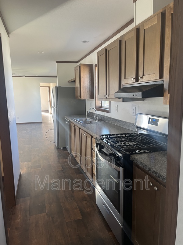 Superior House: 4015 Tower Ave