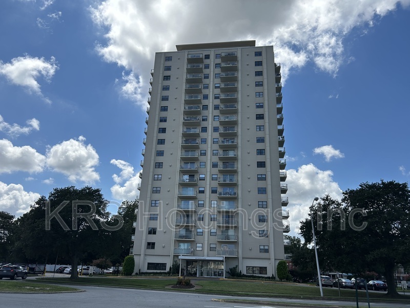 Portsmouth Condo: 1 Crawford Pkwy