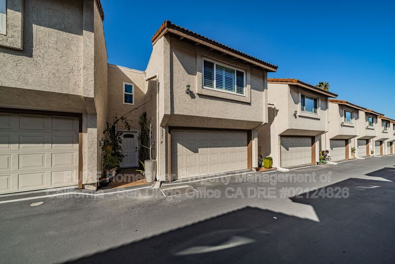 Carlsbad House: 7525 Jerez CT