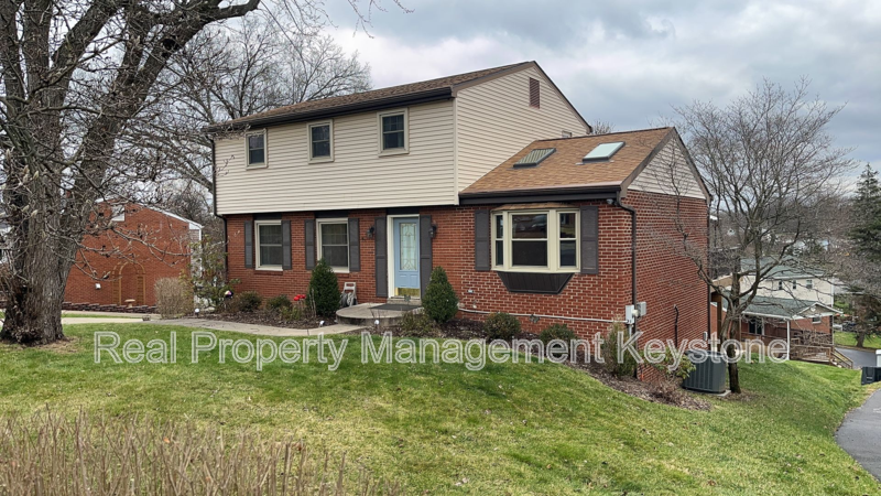 Coraopolis House: 1669 Charlton Heights Road