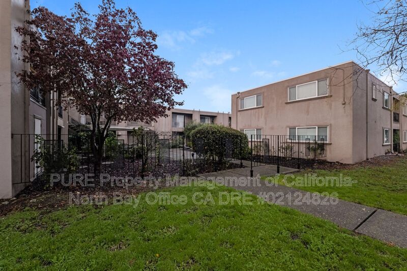 Santa Rosa House: 2120 Sonoma Ave