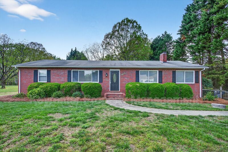 Kernersville House: 2580 Bethel Church Rd