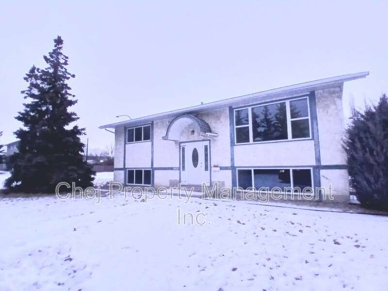 Edmonton House: 15424 99 Ave NW