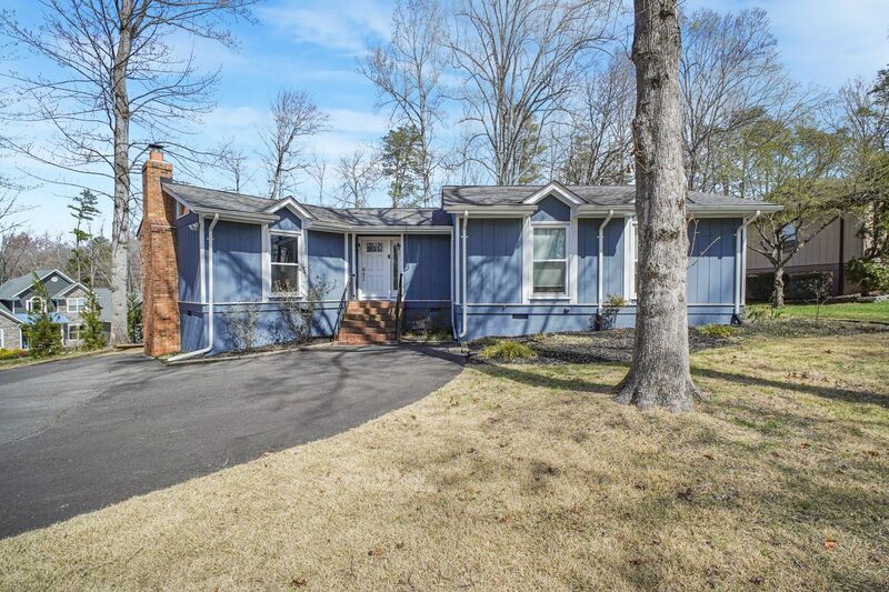 Locust Grove House: 306 Happy Creek Rd