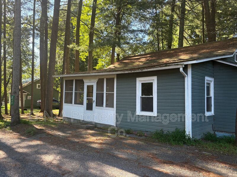 East Stroudsburg House: 240 Acres Road