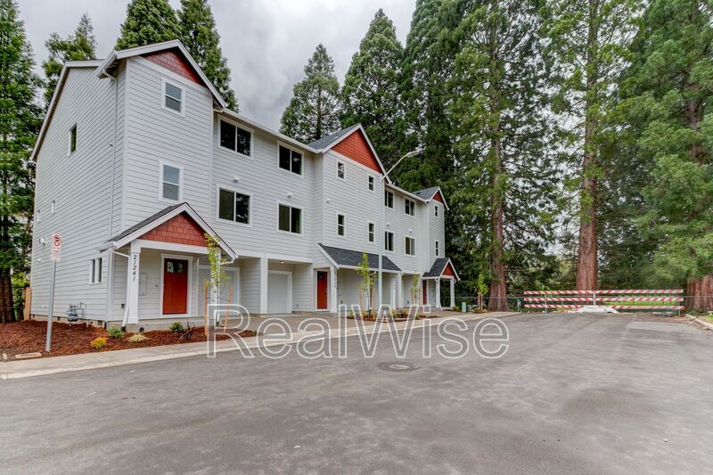 Aloha Townhome: 21273 SW Ortiz Ln