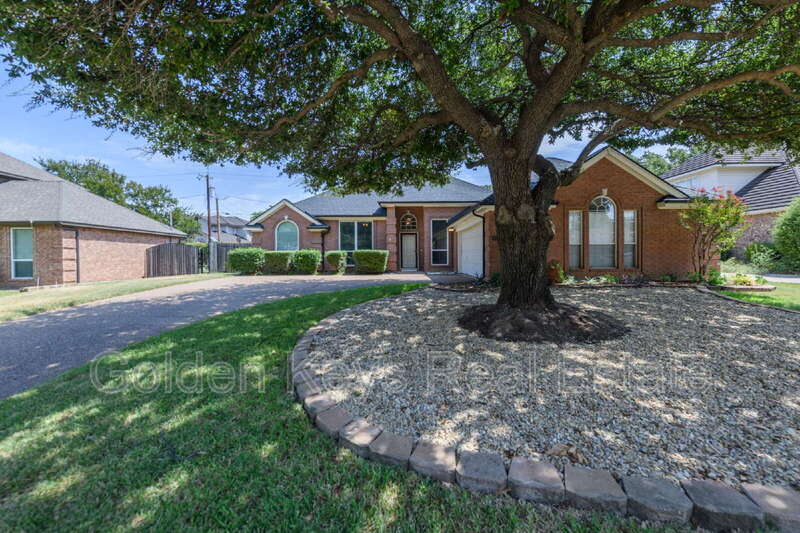 Hurst House: 3120 Steve Dr
