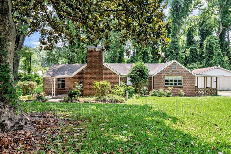 Bessemer House: 216 Meadowood Ave