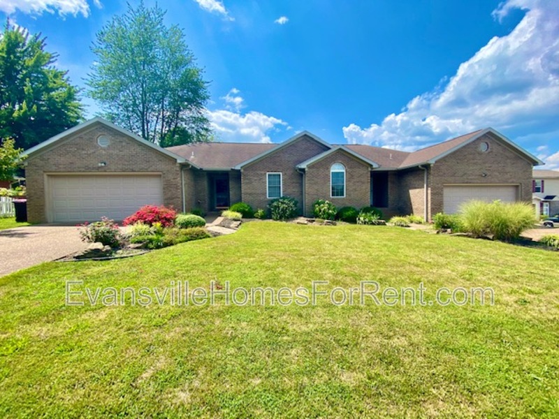 Newburgh Condo: 4035 Pine Drive