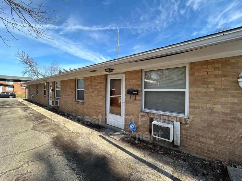 Dayton House: 226 E Nottingham Road