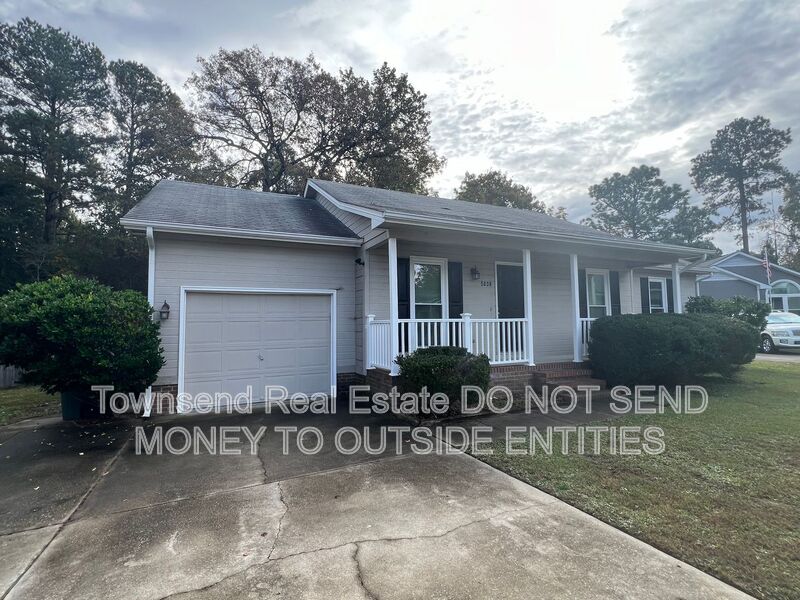 Fayetteville House: 5038 Linton Hall Rd.