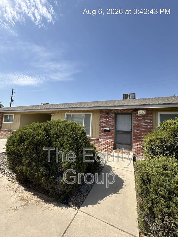 Visalia House: 907 South Demaree Street