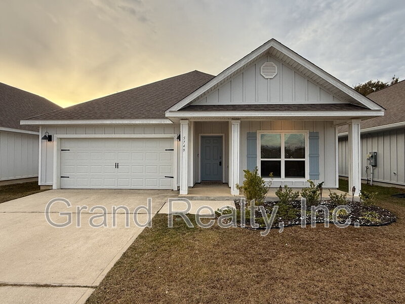 Milton House: 5749 Danbury Boulevard