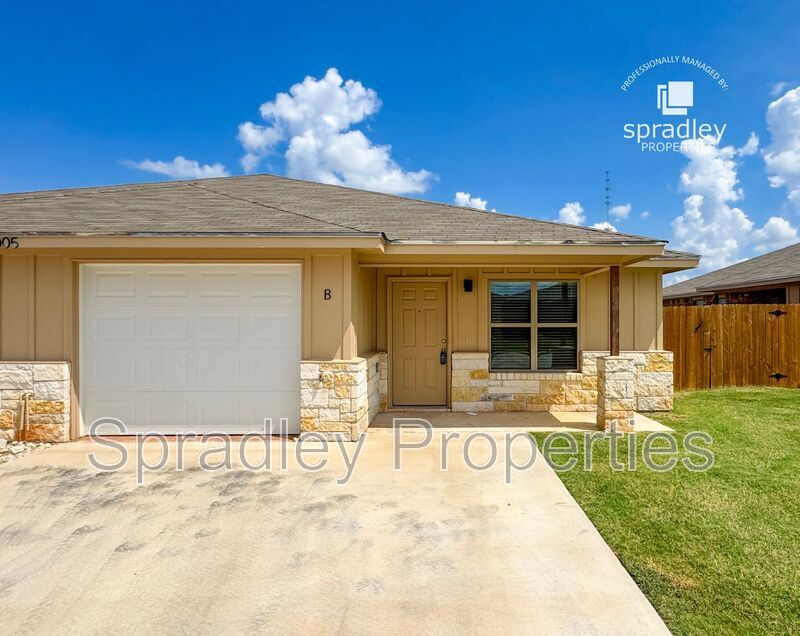 Belton Townhome: 1012B Llano Ct