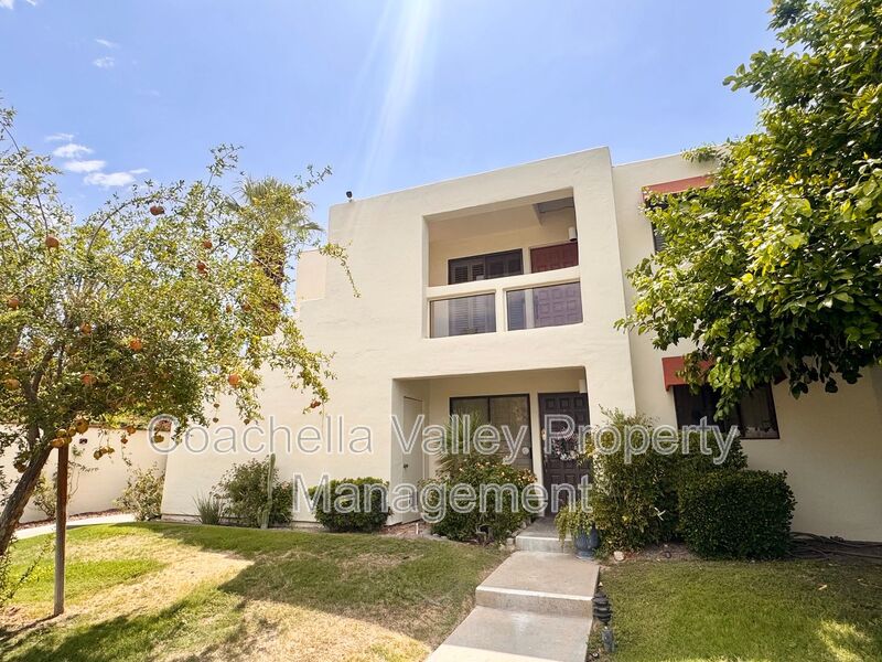 Palm Springs House: 255 E Avenida Granada