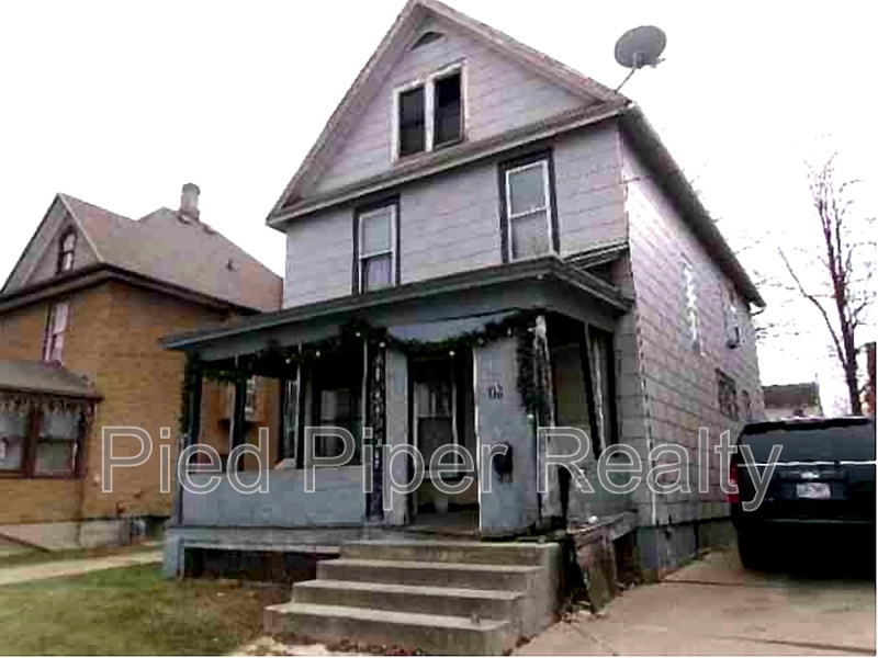 Freeport House: 15 W Iroquois St