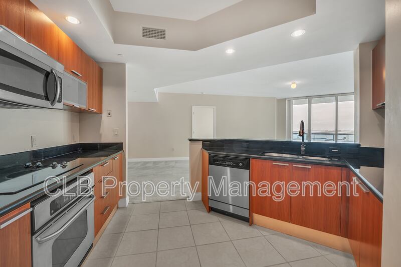 Holly Hill Condo: 241 Riverside Dr