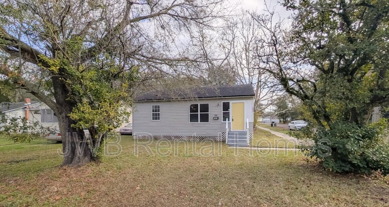 Jacksonville House: 3803 Davis St N