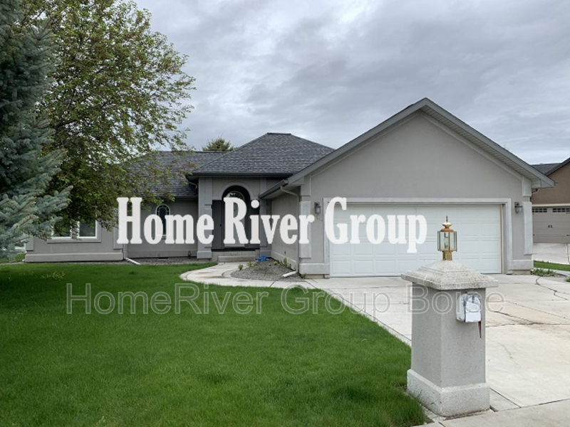 Twin Falls House: 1369 Stoneybrook Cir