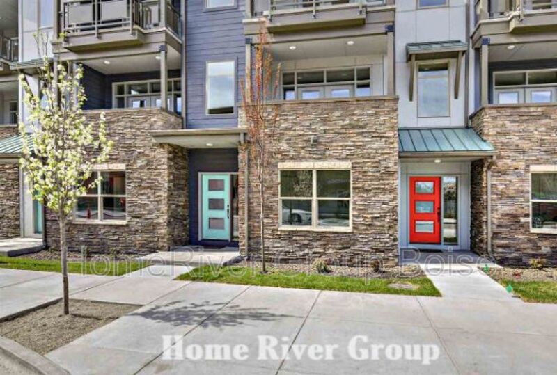 Garden City House: 469 E Trackstand Ln