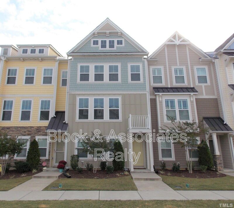 Apex House: 592 Grand Central Station