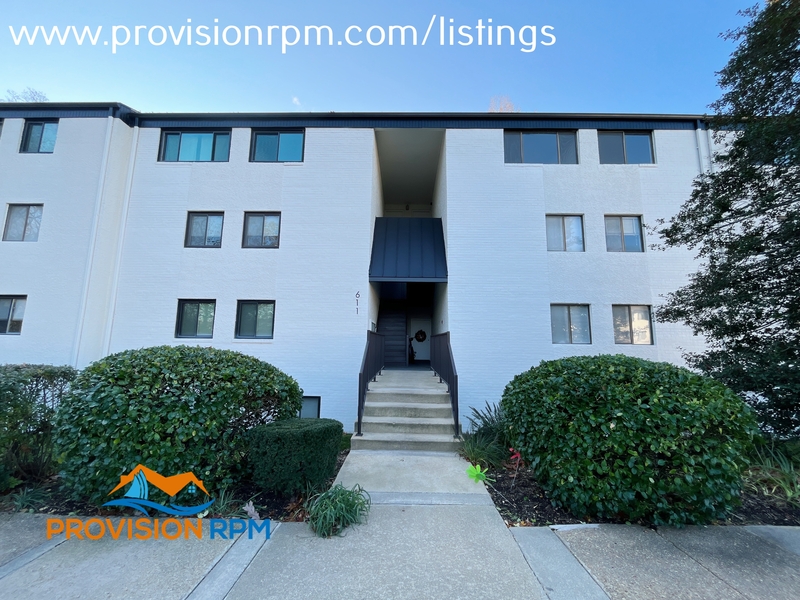 Arnold Condo: 611 Oakland Hills Court - 402