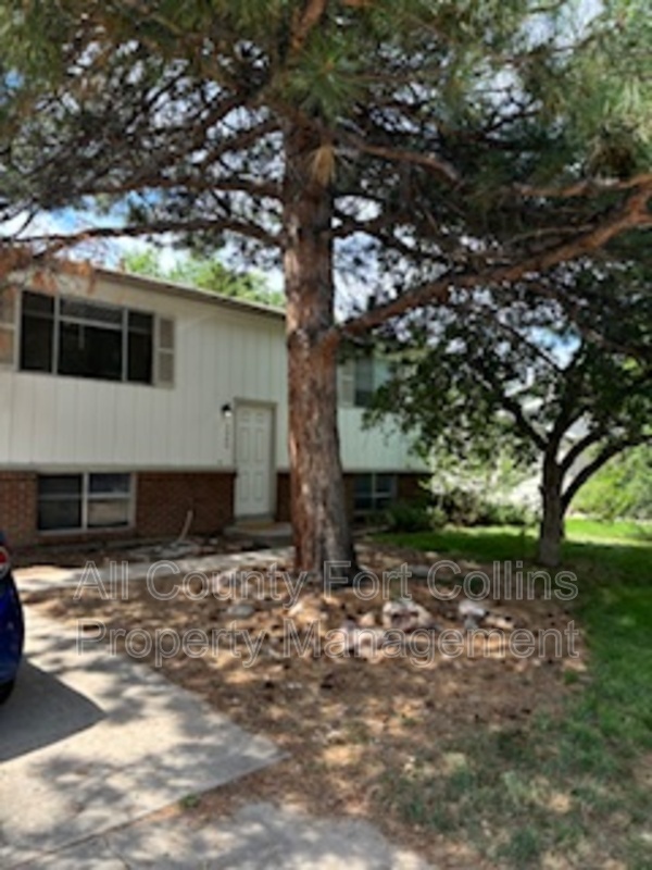 Fort Collins House: 1990 Dorset Drive