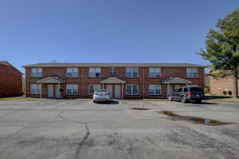 Clarksville Townhome: 812-E Golfview Place
