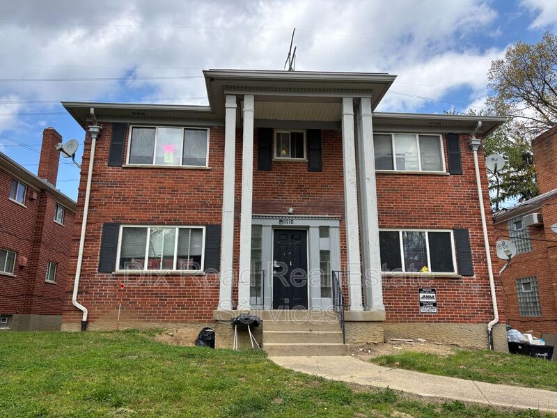 Cincinnati House: 1616 Pelham Place