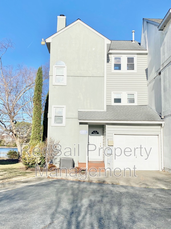 Hampton Townhome: 103 Reflection Ln