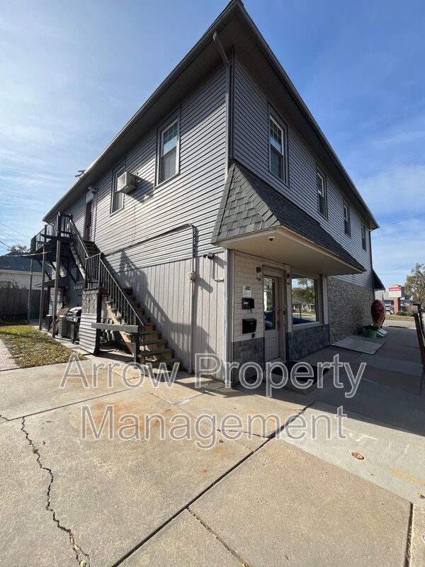 Lincoln Condo: 2004 S 10