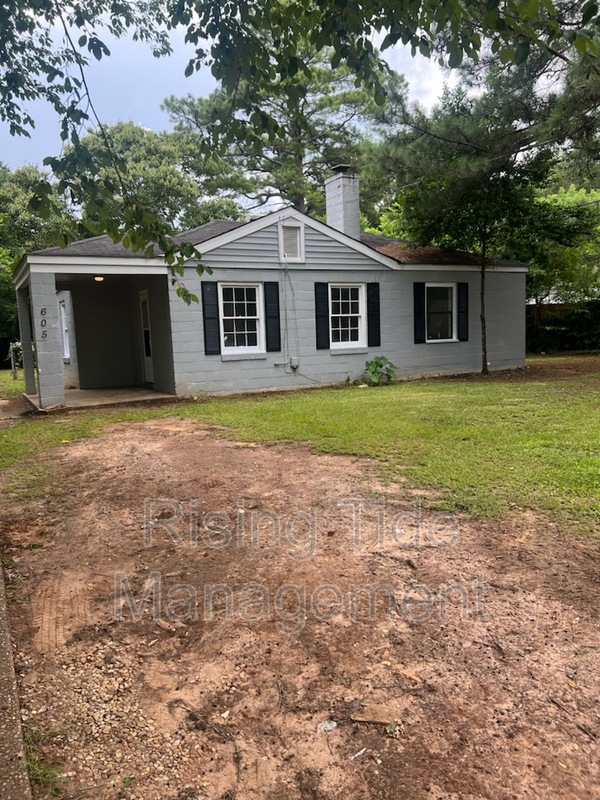 Montgomery House: 605 W Shawnee Dr