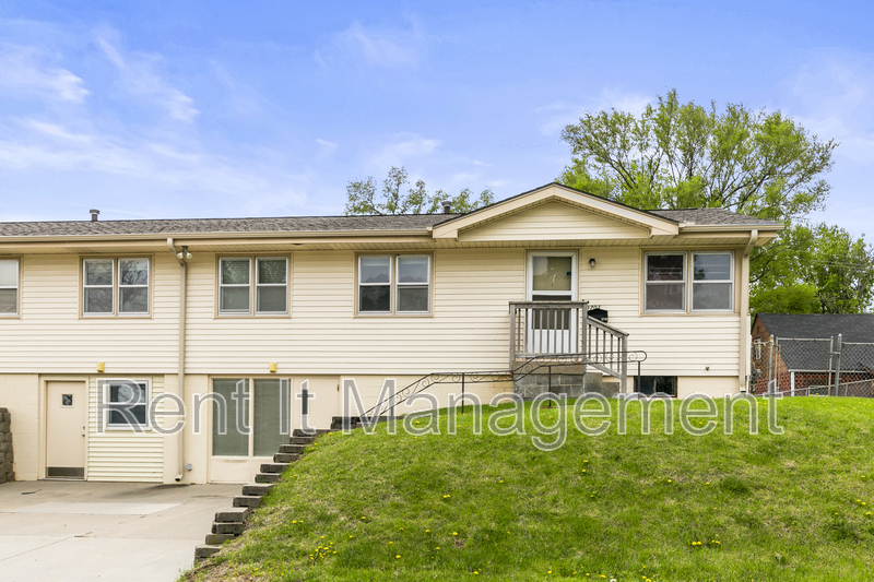 Omaha House: 3701 Saratoga St.