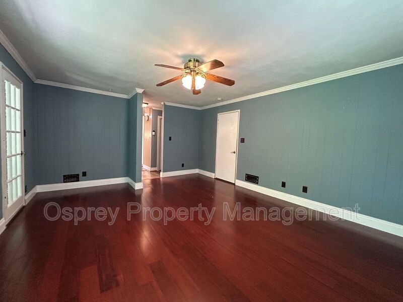 Spacious Brick Ranch Single Family Home!  - Photo 8