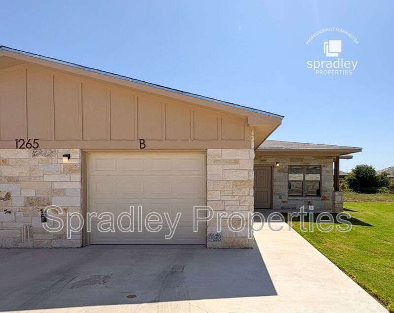 Belton Townhome: 1265B Jasmine Dr