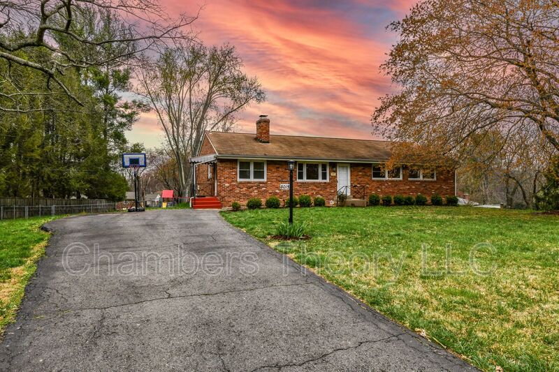 Fairfax House: 3015 James St.