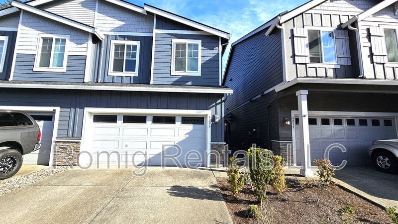 Ridgefield House: 4206 South Waters Edge Way