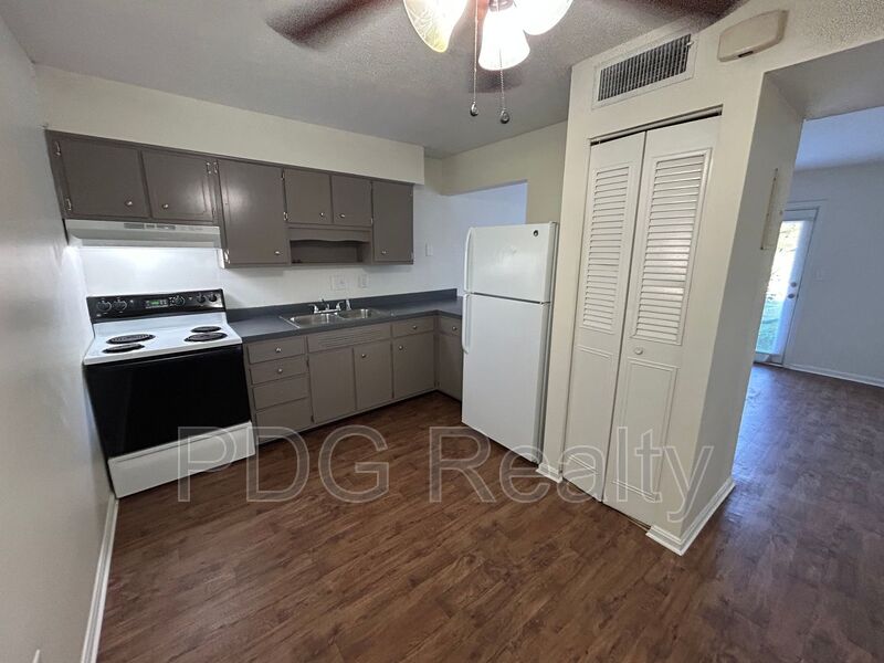 Louisville Condo: 2007 Terril Lane