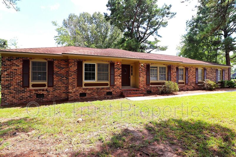 North Charleston House: 2395 Vistavia Rd